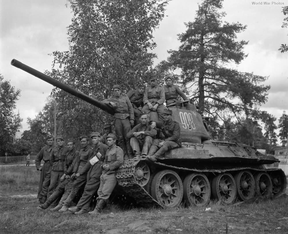 Captured T-34-85 code 988 Finland