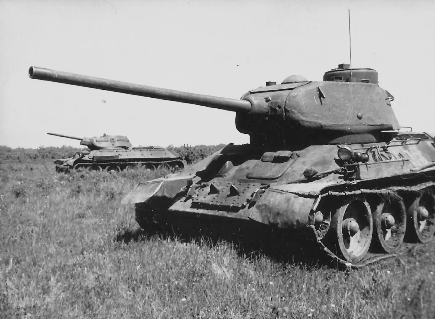 T-34-85 and T-34/76 tanks