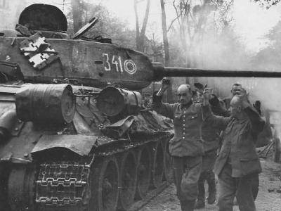 T-34/85 of the 7th Guards Tank Corps and German POW Berlin 1945