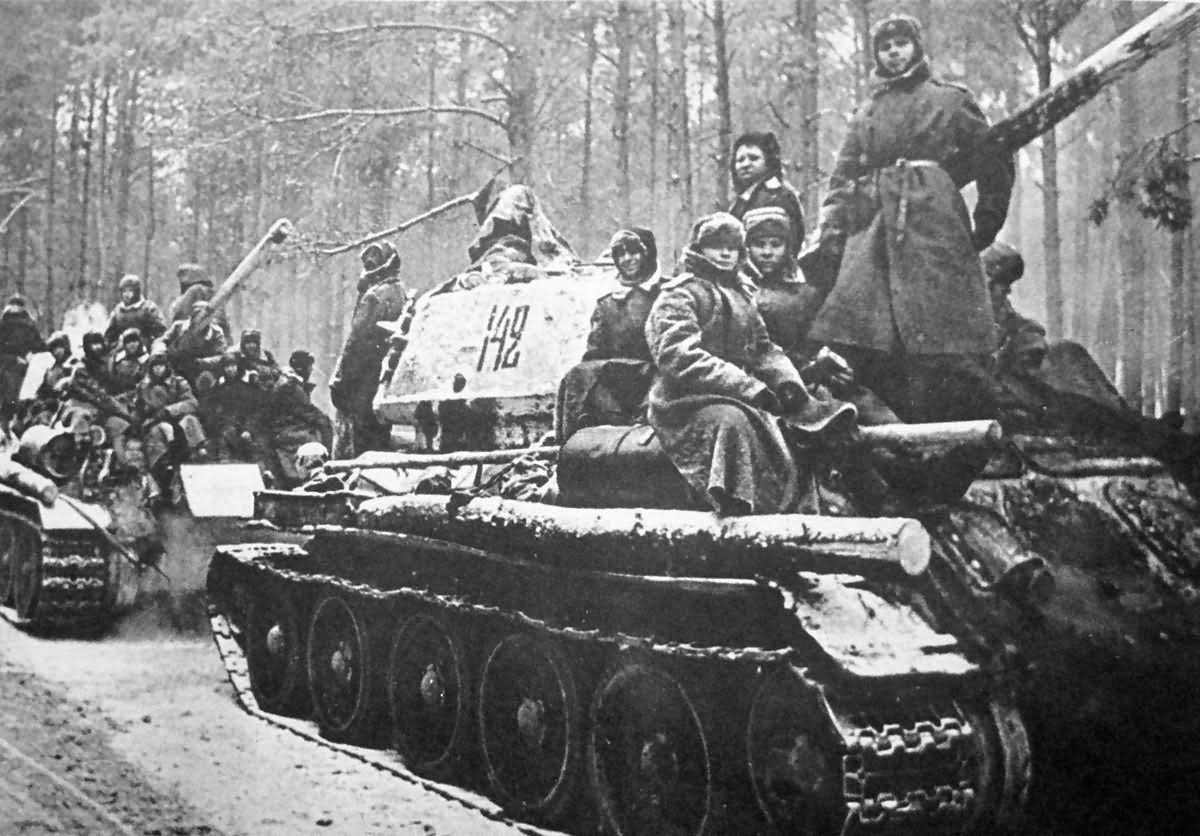 T-34/85 and russian troops on its way to the front