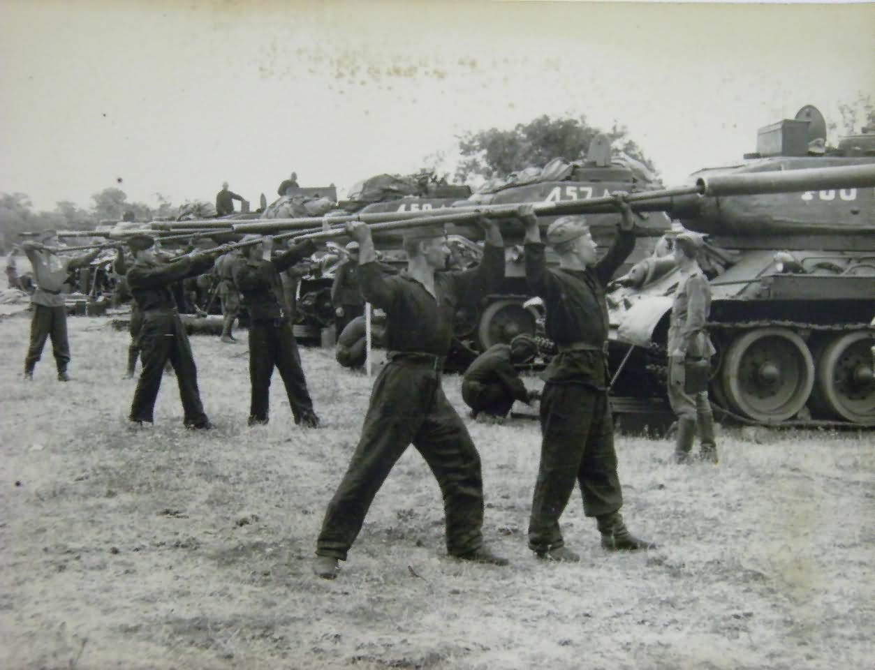 T-34/85 soviet tanks 7