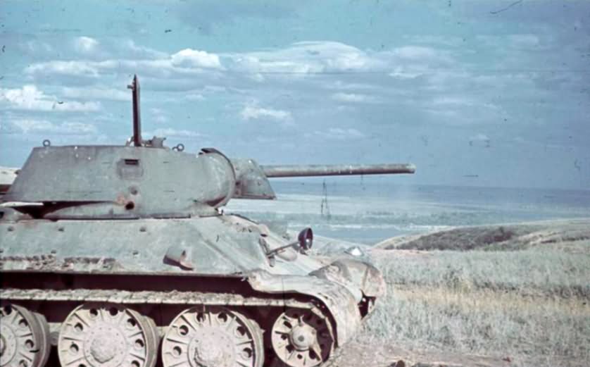 T-34 tank color photo 6