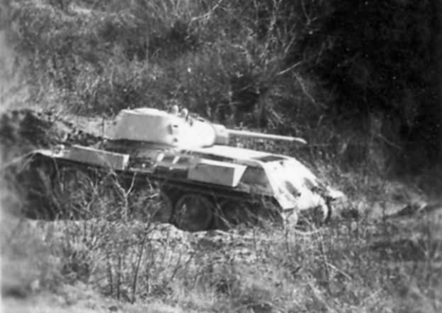Abandoned tank T-34 early 4