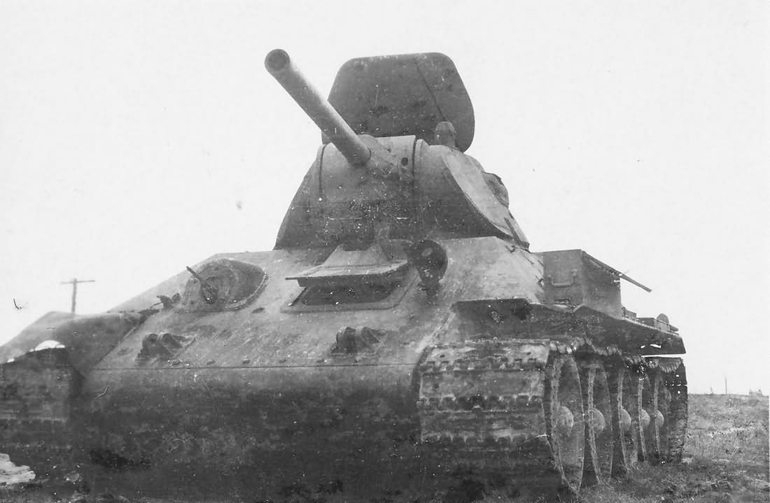 T-34/76 model 1940 front view