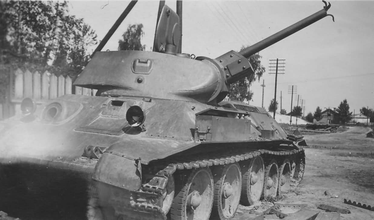 T-34 with cast turret Belarus Luninetz 2