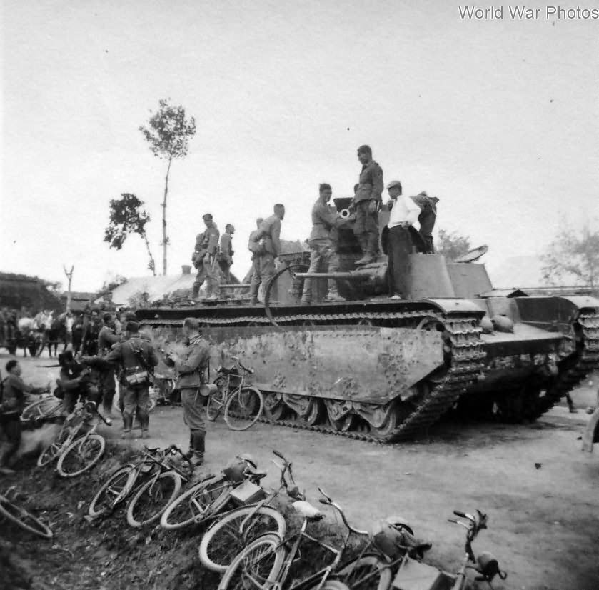 Wehrmacht bicycle troops and T-35
