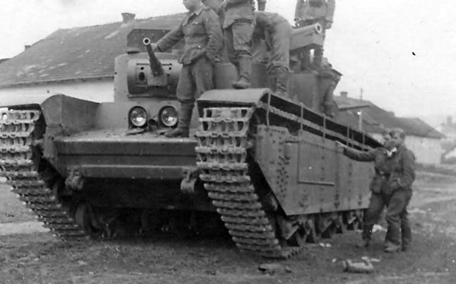 T-35 bandoned by its crew due to a malfunction – frontal view